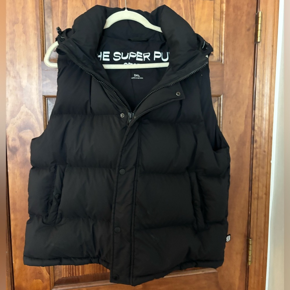 The Aritzia Super Puff Black vest climate